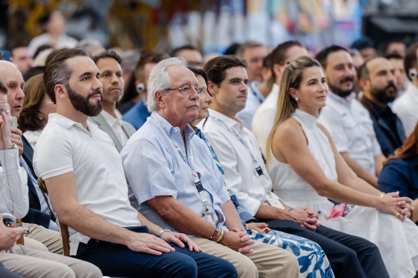 INAUGURACIONHANGAR7AEROMAN1