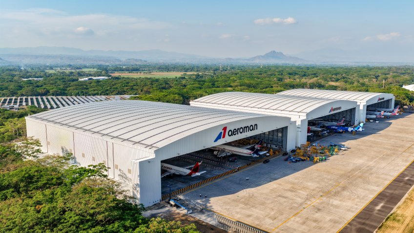 INAUGURACIONHANGAR7AEROMAN1