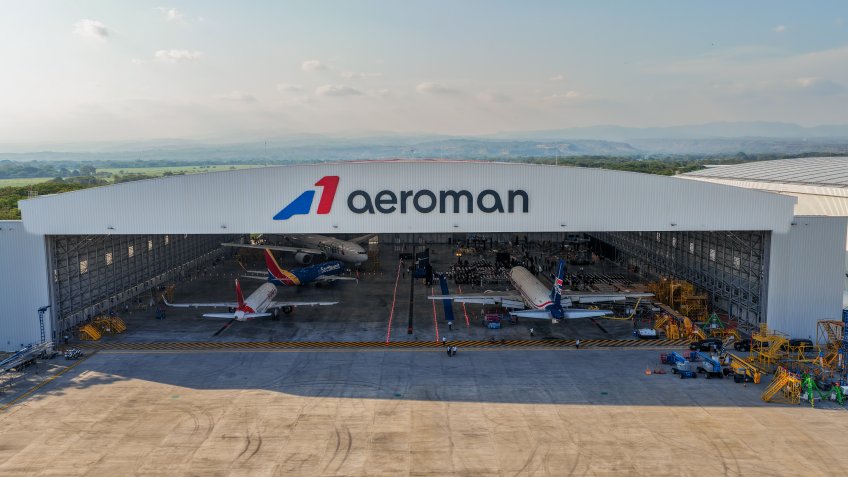 INAUGURACIONHANGAR7AEROMAN2