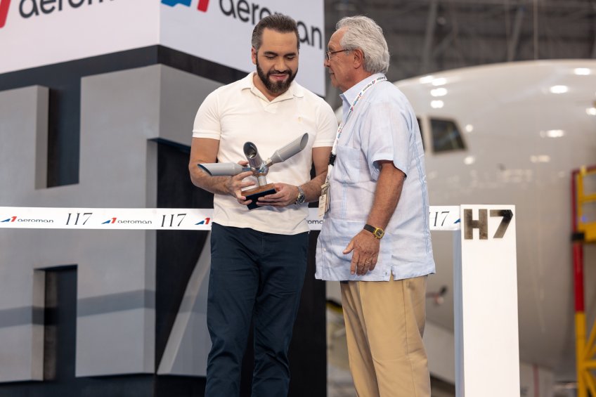 INAUGURACIONHANGAR7AEROMAN10