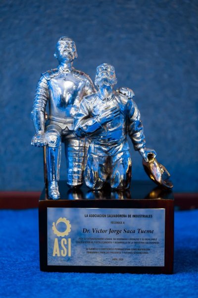 2HomenajealDrVictorJorgeSaca