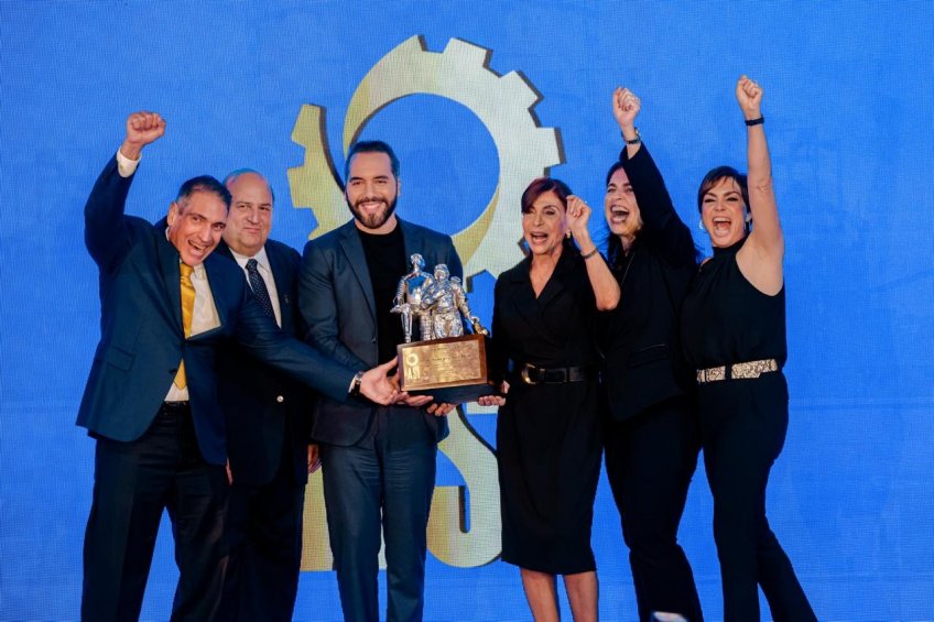 15HomenajealDrVictorJorgeSaca