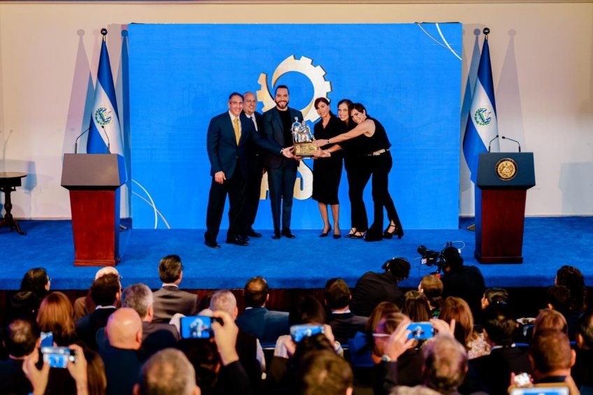 16HomenajealDrVictorJorgeSaca