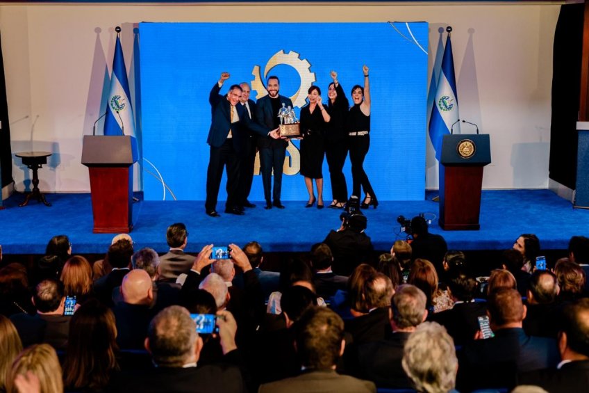 17HomenajealDrVictorJorgeSaca