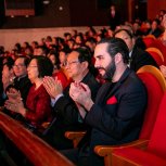 Asiste a Presentación en Teatro chino6