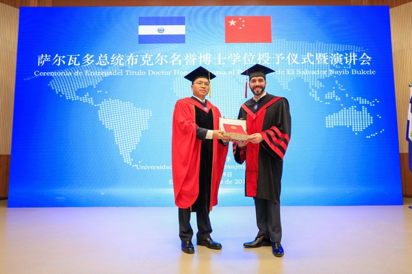 Titulo Honoris Causa3