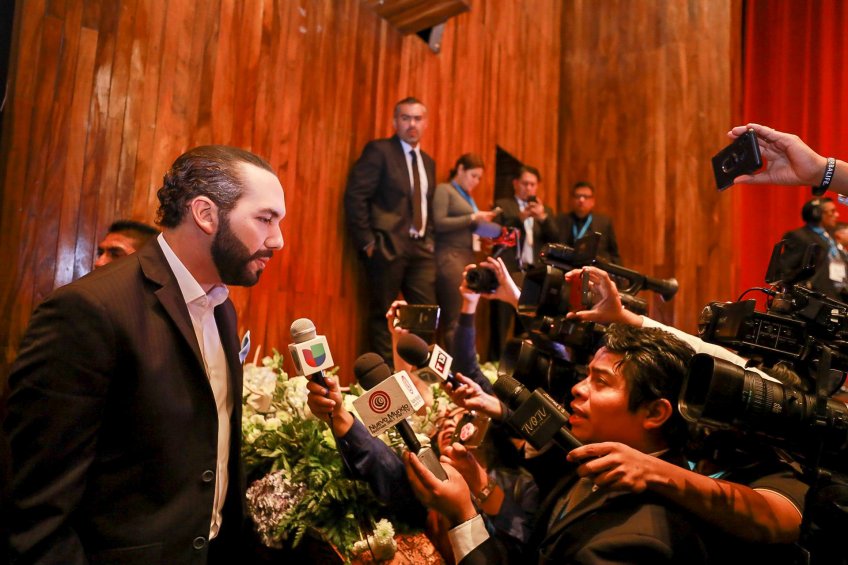 Entrevista con Periodistas.