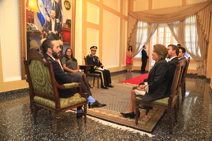 Embajadora de Ecuador