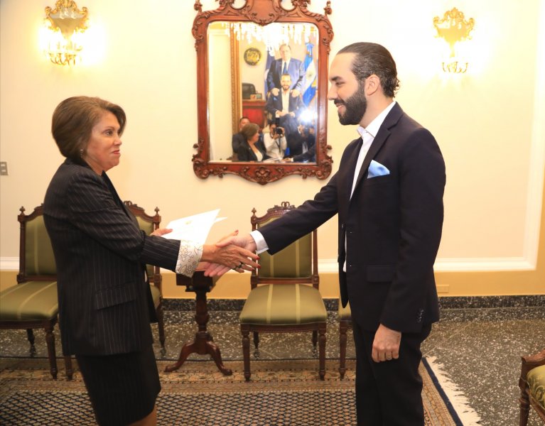 Embajadora de Ecuador