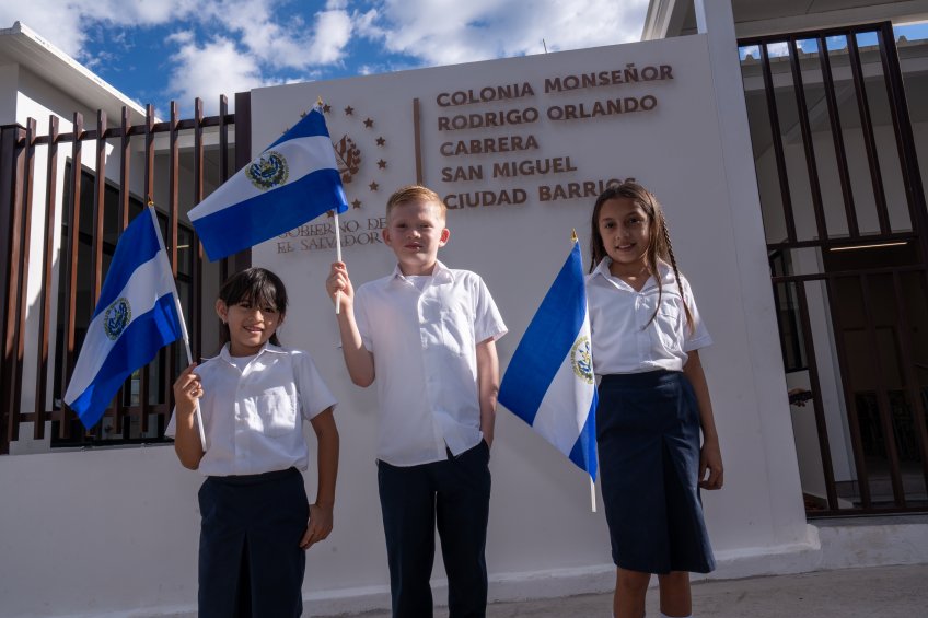 INAUGURACIONDE70NUEVASESCUELAS1