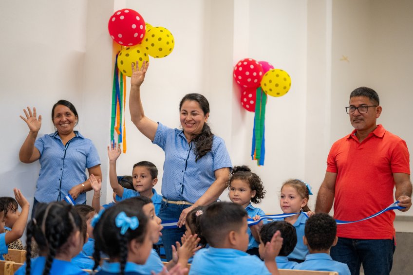 INAUGURACIONDE70NUEVASESCUELAS13