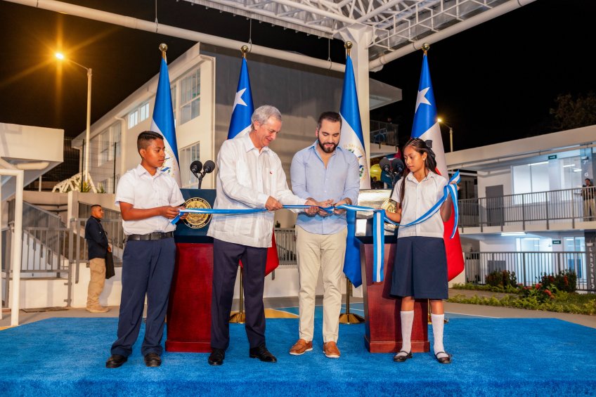 INAUGURACIONDE70NUEVASESCUELAS20